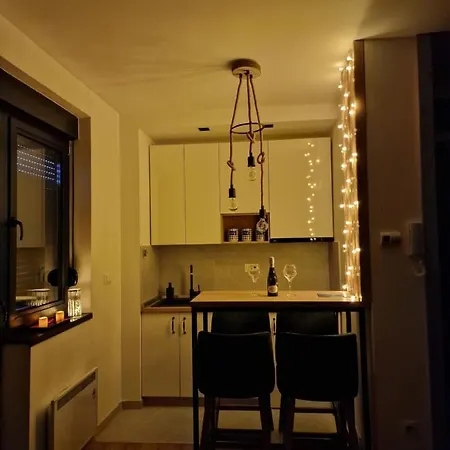 Hedonist Mountain Wellness & شقة