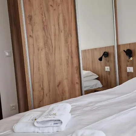 Hedonist Mountain Wellness & شقة